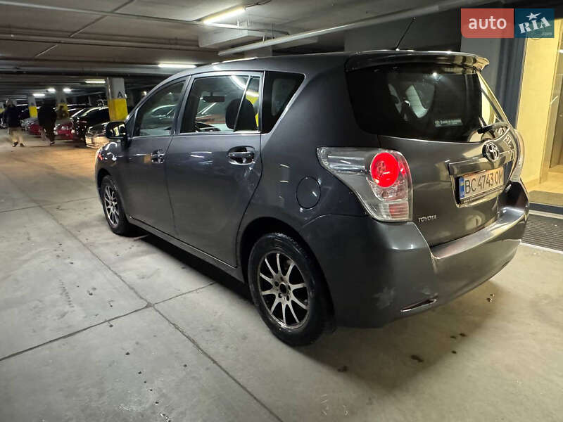 Минивэн Toyota Verso 2010 в Львове