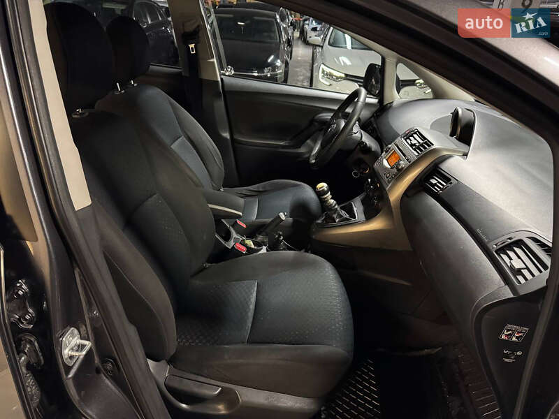 Минивэн Toyota Verso 2010 в Львове