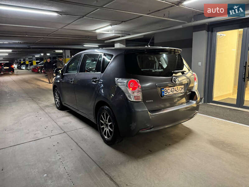 Минивэн Toyota Verso 2010 в Львове