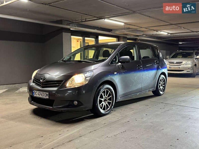 Минивэн Toyota Verso 2010 в Львове