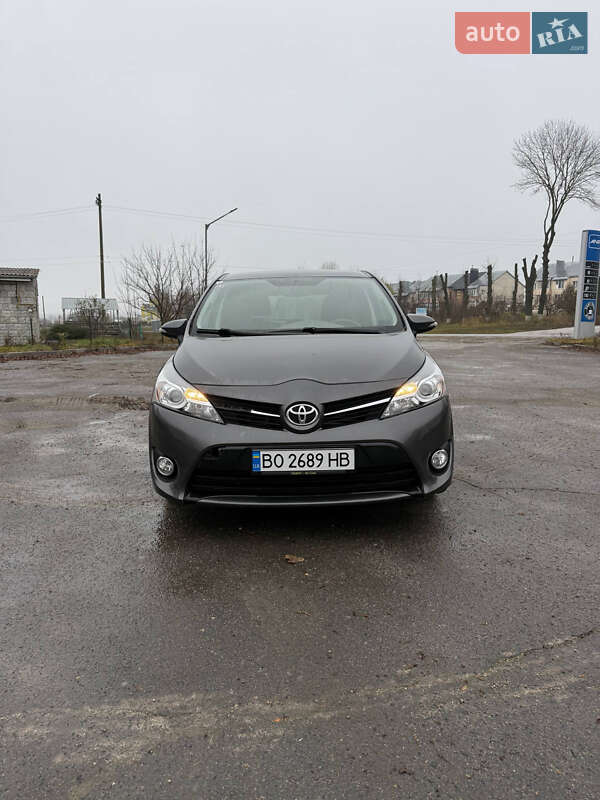 Минивэн Toyota Verso 2015 в Волочиске