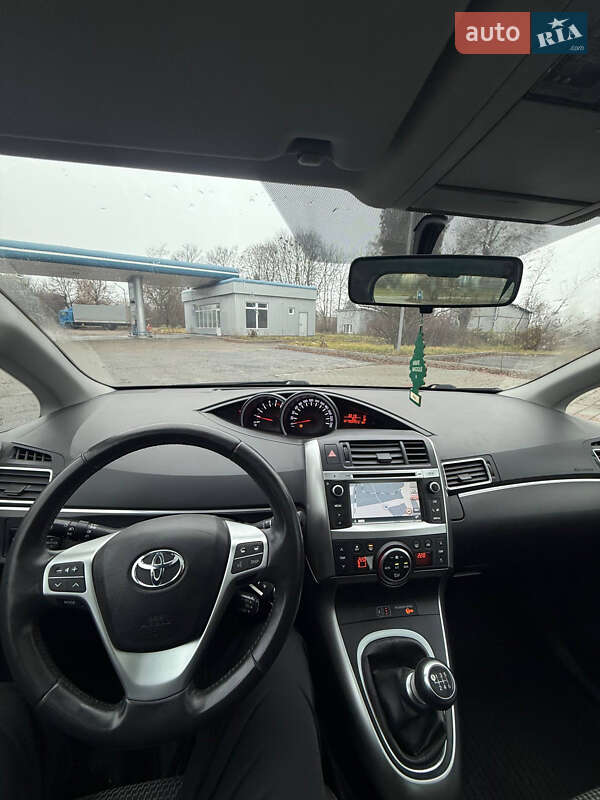 Минивэн Toyota Verso 2015 в Волочиске