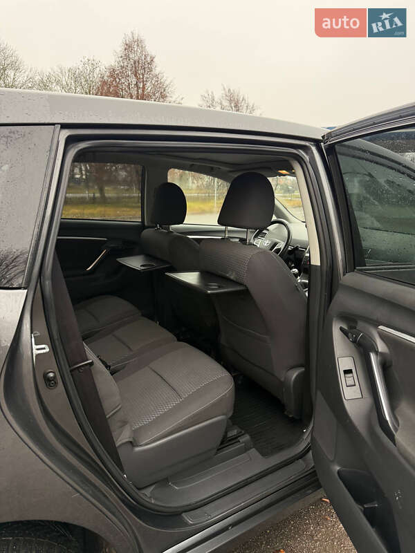 Минивэн Toyota Verso 2015 в Волочиске