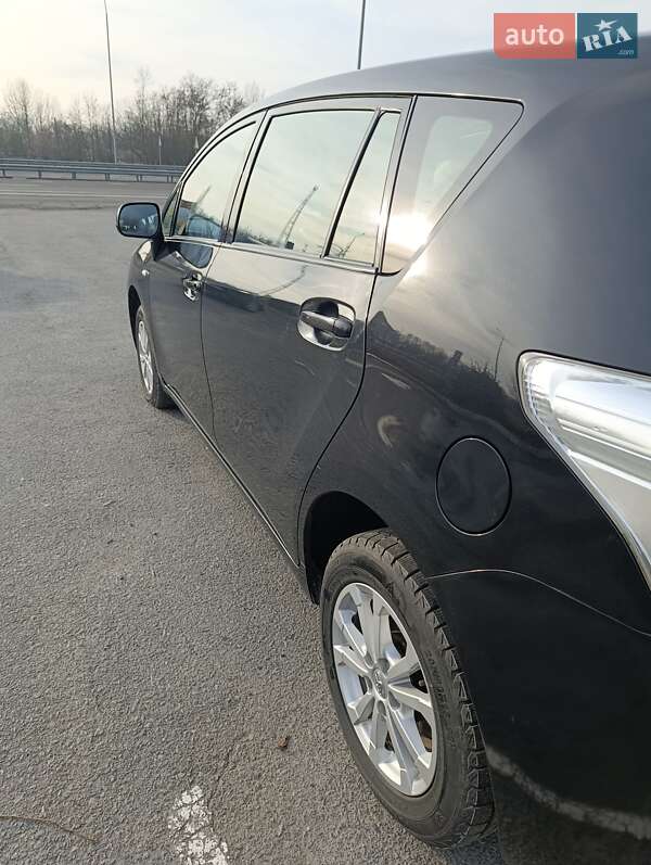 Мінівен Toyota Verso 2011 в Звягелі