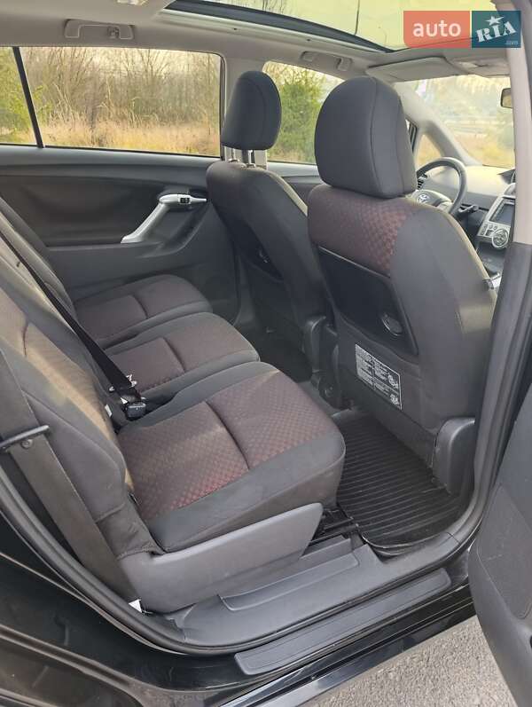 Мінівен Toyota Verso 2011 в Звягелі