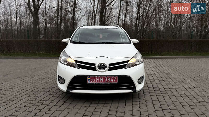 Мінівен Toyota Verso 2014 в Луцьку