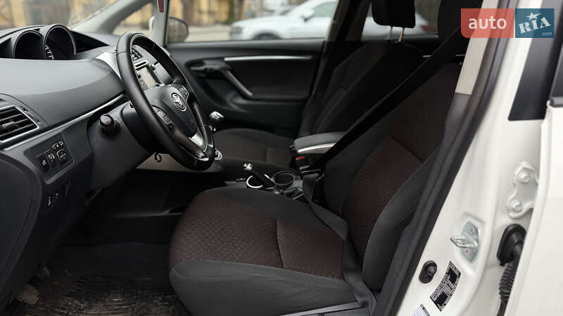 Мінівен Toyota Verso 2014 в Луцьку