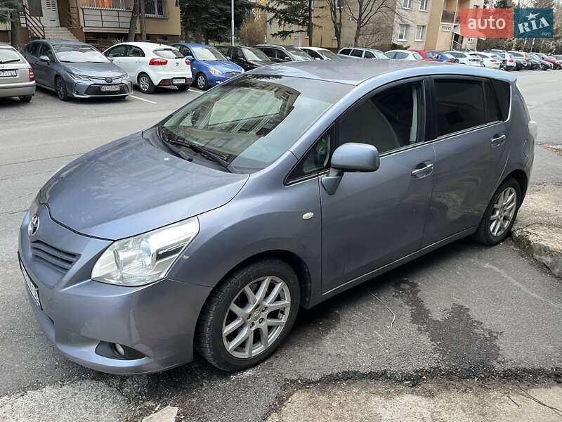 Мінівен Toyota Verso 2009 в Ужгороді