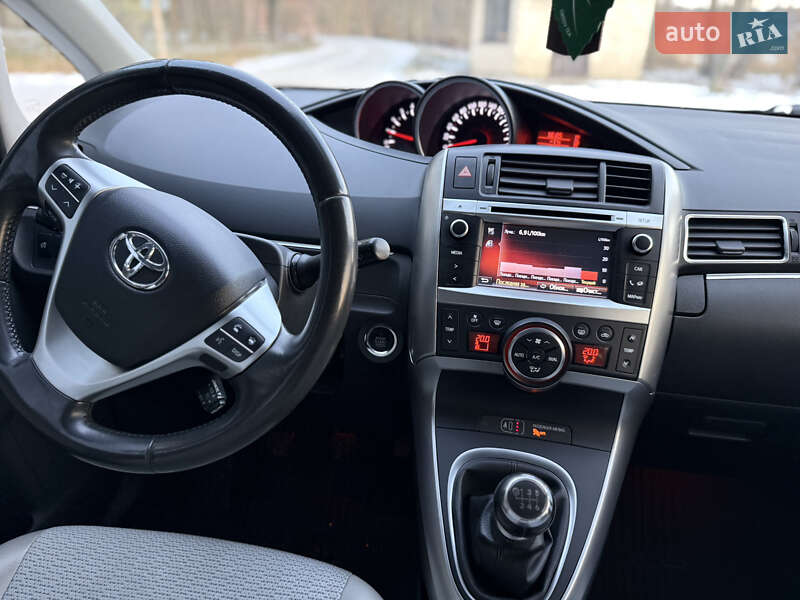 Минивэн Toyota Verso 2014 в Луцке фото 55 Минивэн Toyota Verso 2014 в Луцке