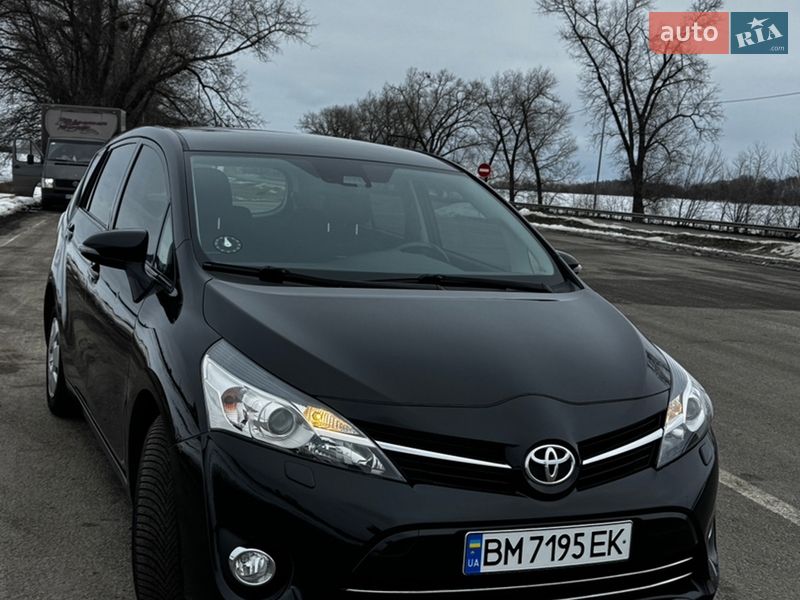 Минивэн Toyota Verso 2016 в Ромнах