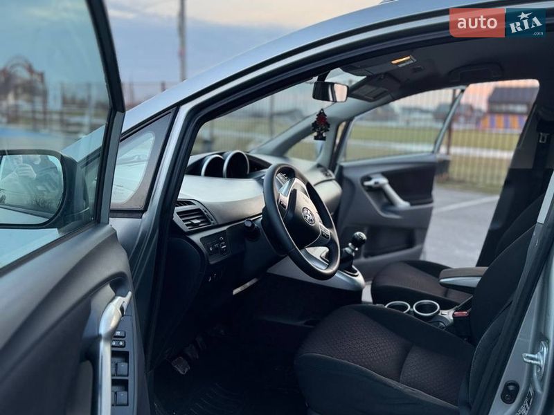 Мінівен Toyota Verso 2010 в Луцьку