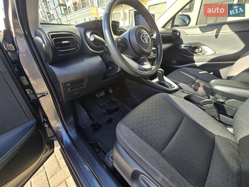 Внедорожник / Кроссовер Toyota Yaris Cross 2023 в Ромнах