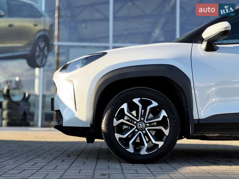 Внедорожник / Кроссовер Toyota Yaris Cross 2023 в Киеве