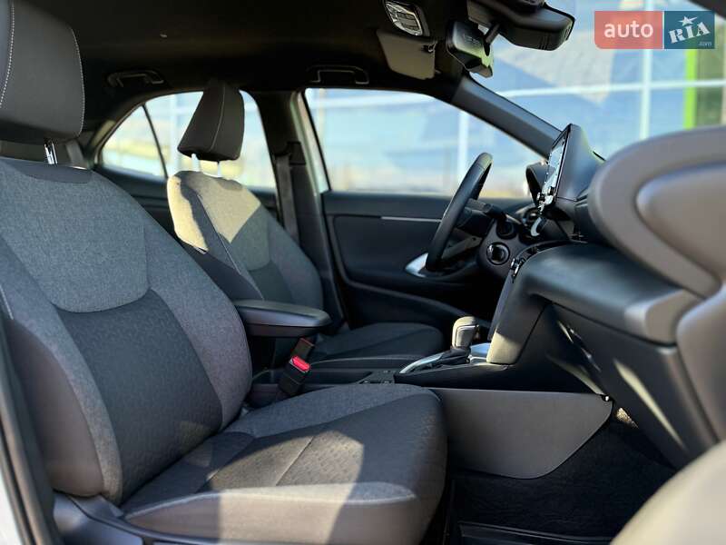 Внедорожник / Кроссовер Toyota Yaris Cross 2023 в Киеве