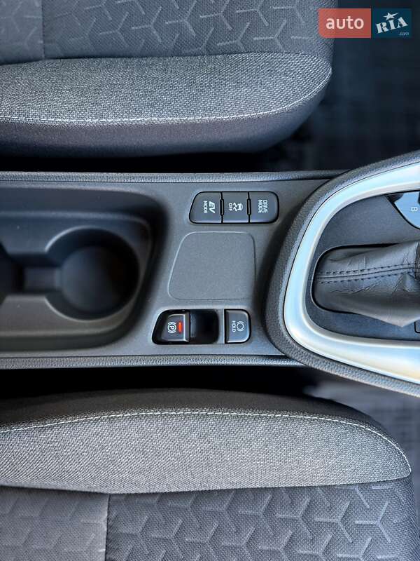 Внедорожник / Кроссовер Toyota Yaris Cross 2023 в Киеве