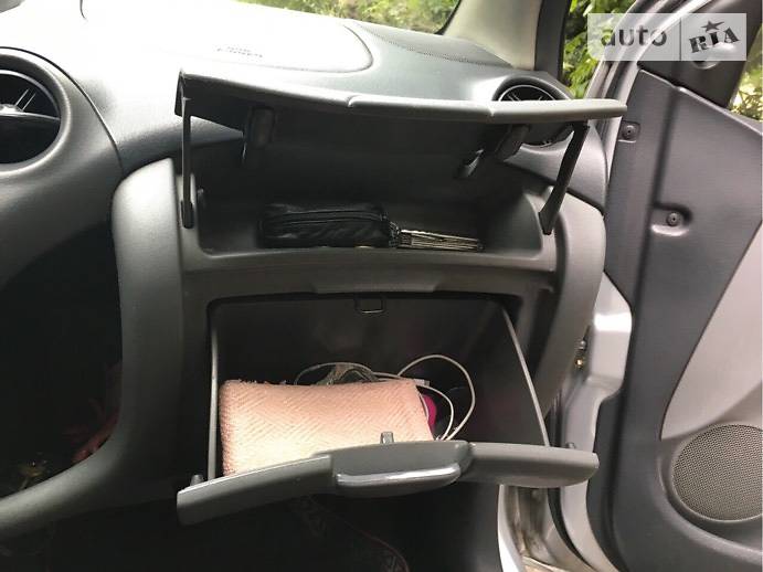 Toyota Yaris 2002 года