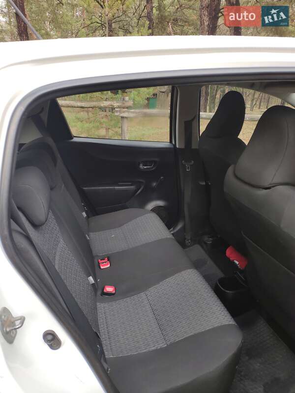 Хэтчбек Toyota Yaris 2012 в Конотопе фото 5 Хэтчбек Toyota Yaris 2012 в Конотопе