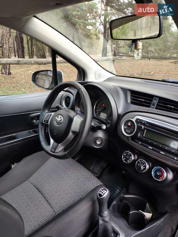 Хэтчбек Toyota Yaris 2012 в Конотопе фото 7 Хэтчбек Toyota Yaris 2012 в Конотопе