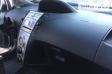 Хетчбек Toyota Yaris 2007 в 