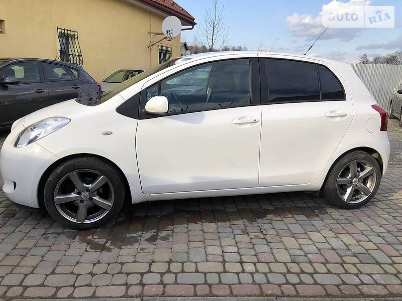 Хетчбек Toyota Yaris 2007 в 