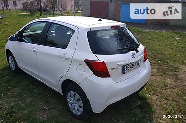 Хетчбек Toyota Yaris 2016 в 