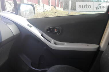 Хетчбек Toyota Yaris 2008 в  фото 9 Хетчбек Toyota Yaris 2008 в