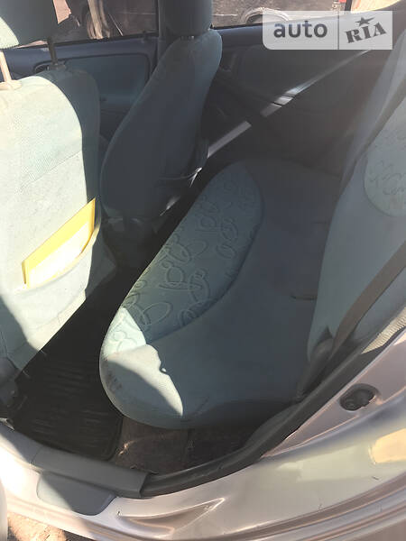 Хетчбек Toyota Yaris 2001 в Краматорську