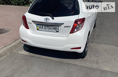 Хетчбек Toyota Yaris 2012 в 
