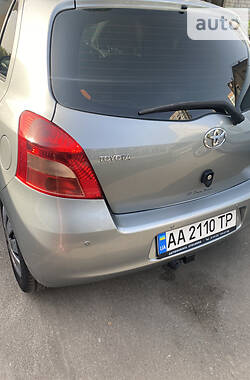 Хэтчбек Toyota Yaris 2006 в Киеве