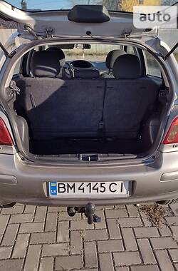 Хетчбек Toyota Yaris 2004 в Охтирці