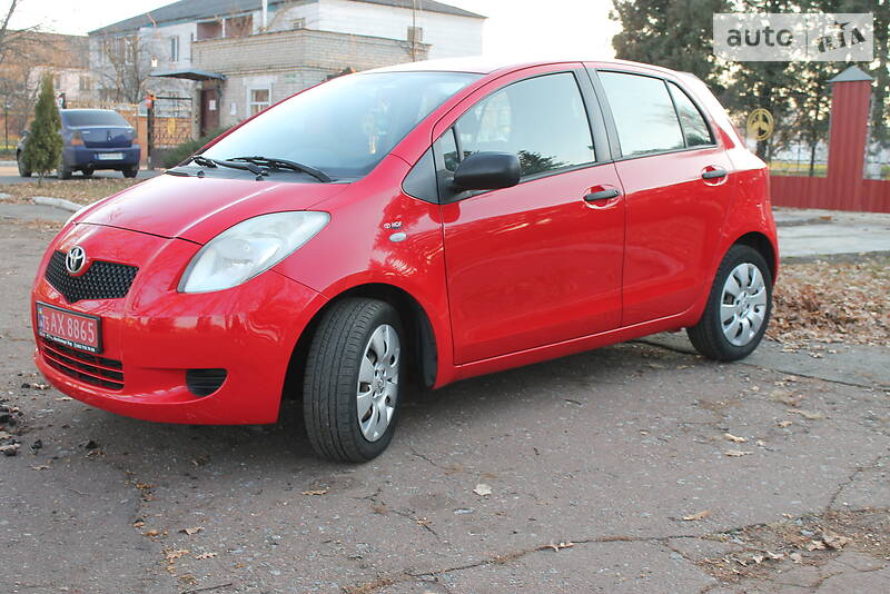 Хэтчбек Toyota Yaris 2008 в Сумах