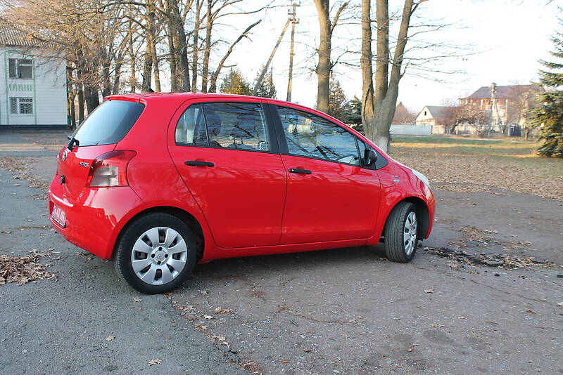 Хэтчбек Toyota Yaris 2008 в Сумах