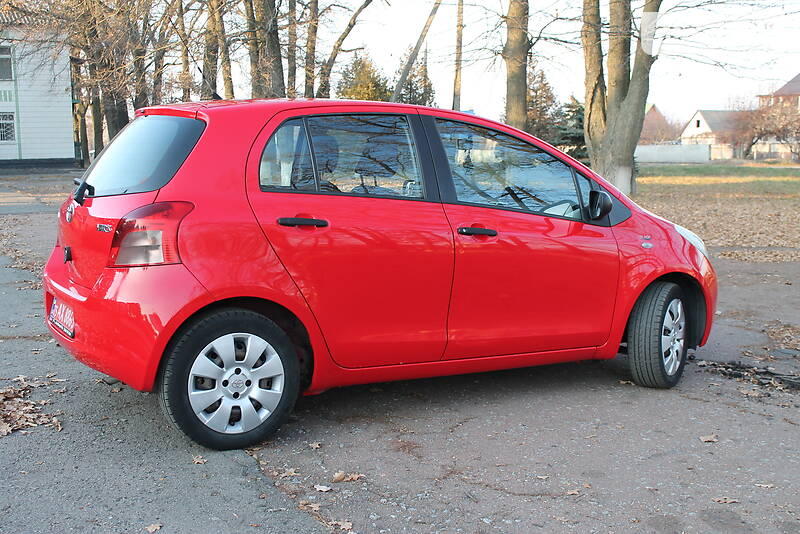 Хэтчбек Toyota Yaris 2008 в Сумах