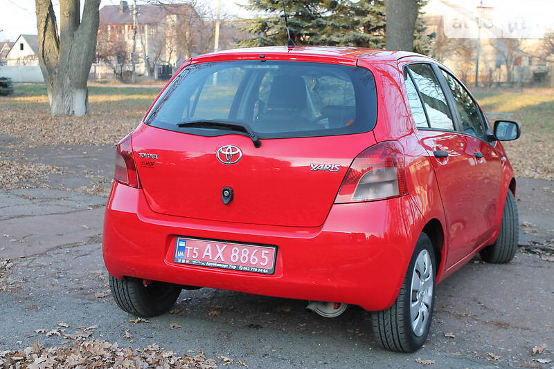 Хэтчбек Toyota Yaris 2008 в Сумах