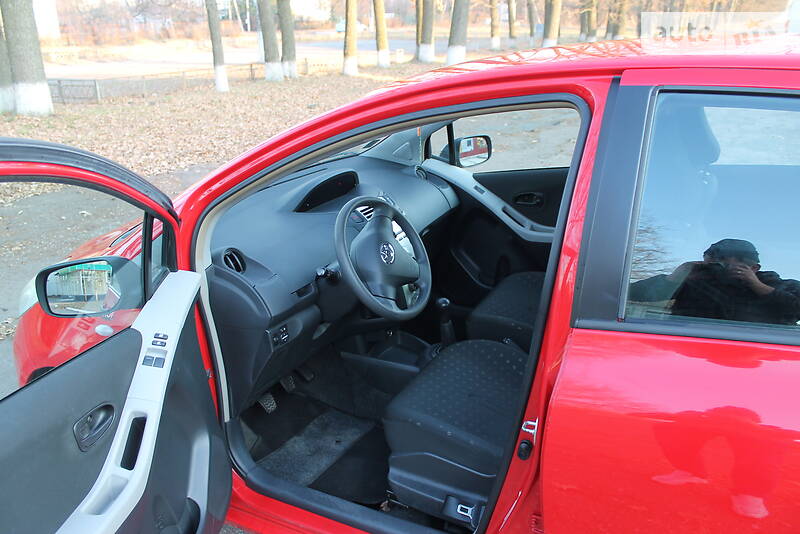 Хэтчбек Toyota Yaris 2008 в Сумах