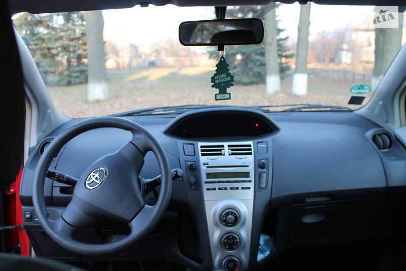 Хэтчбек Toyota Yaris 2008 в Сумах