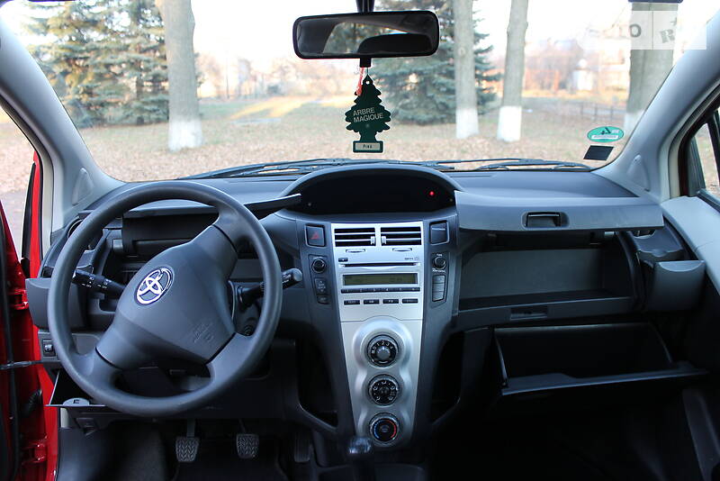 Хэтчбек Toyota Yaris 2008 в Сумах