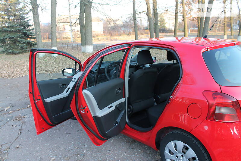 Хэтчбек Toyota Yaris 2008 в Сумах