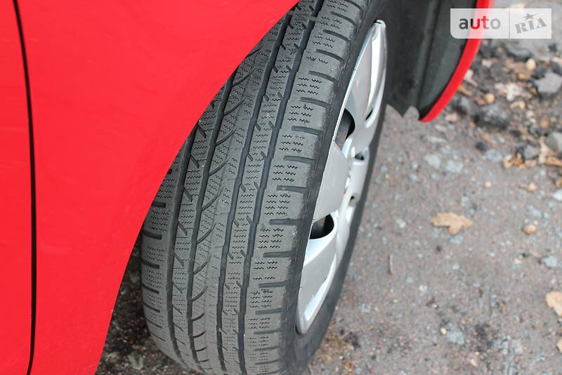Хэтчбек Toyota Yaris 2008 в Сумах