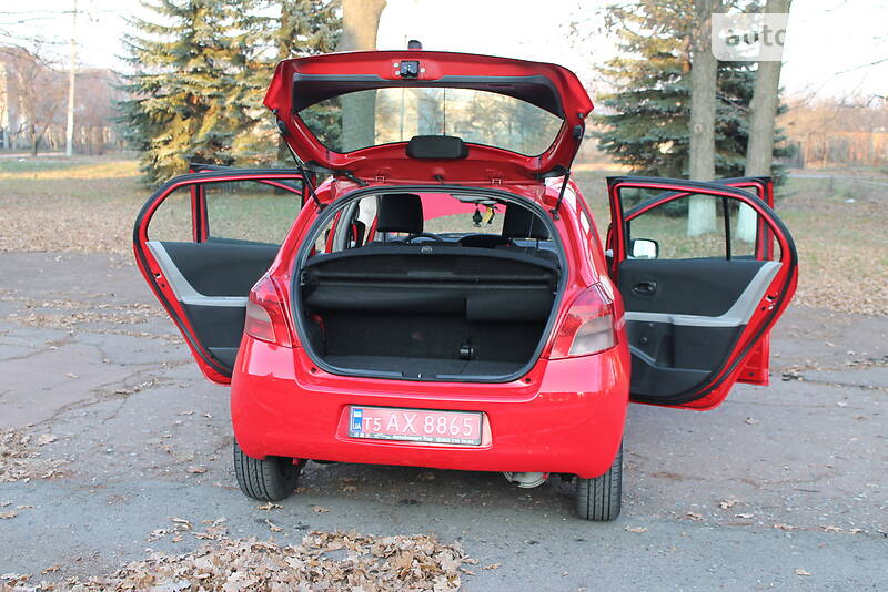 Хэтчбек Toyota Yaris 2008 в Сумах
