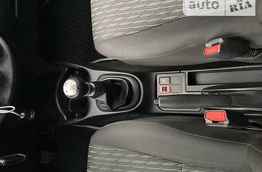 Хетчбек Toyota Yaris 2012 в 