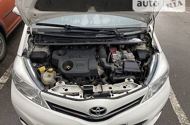 Хетчбек Toyota Yaris 2012 в 