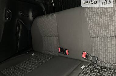 Хетчбек Toyota Yaris 2012 в 
