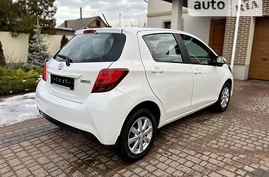 Хэтчбек Toyota Yaris 2015 в Кропивницком