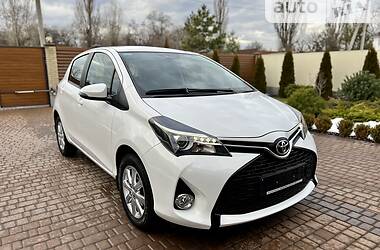 Хэтчбек Toyota Yaris 2015 в Кропивницком