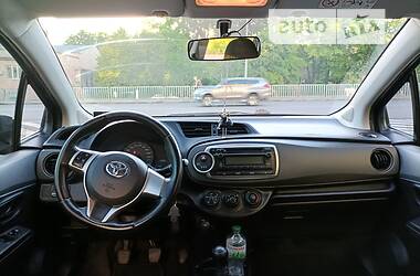 Хетчбек Toyota Yaris 2013 в Полтаві