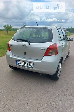 Хэтчбек Toyota Yaris 2008 в Умани