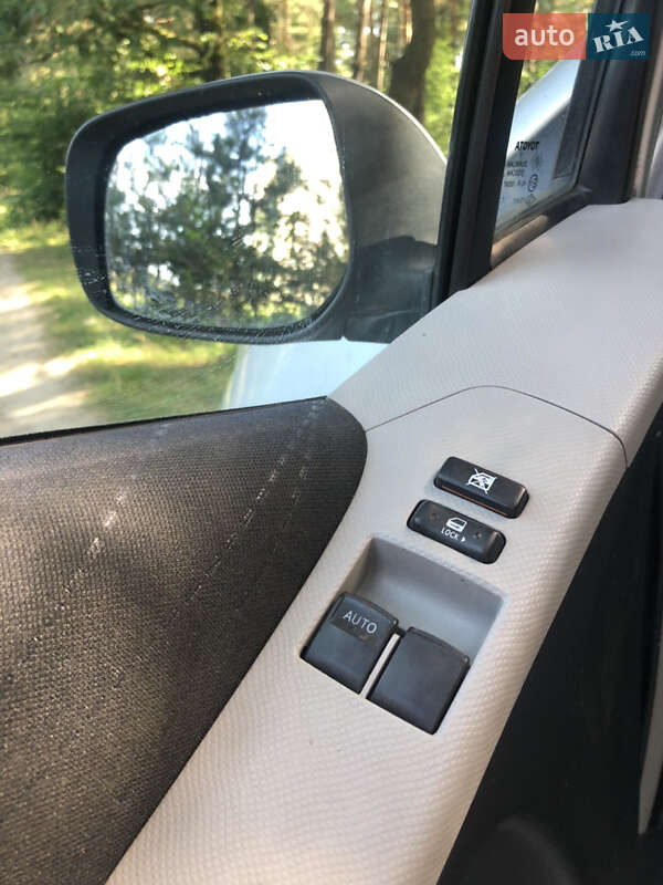 Хетчбек Toyota Yaris 2008 в Львові