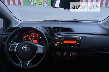 Хетчбек Toyota Yaris 2012 в 
