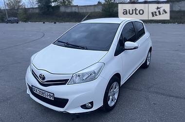 Хетчбек Toyota Yaris 2012 в 
